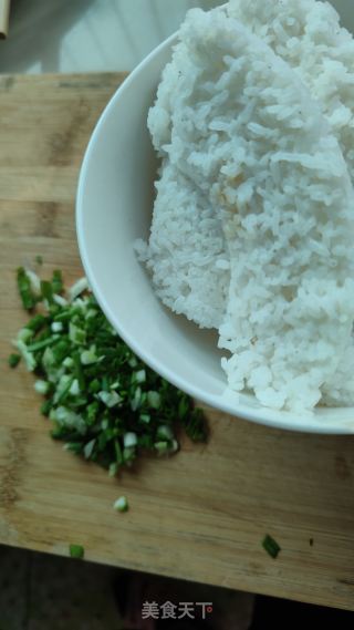 香菇蛋炒饭的做法步骤：1