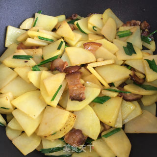 腊肉炒土豆片的做法步骤：7