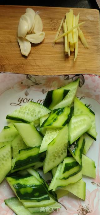 驴肉炒青瓜的做法步骤：2