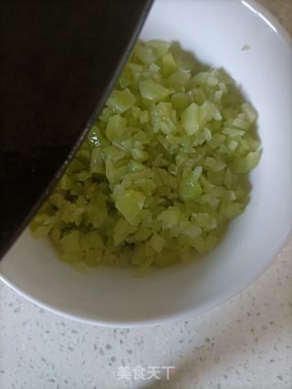 青笋猪肉馅水饺的做法步骤：5