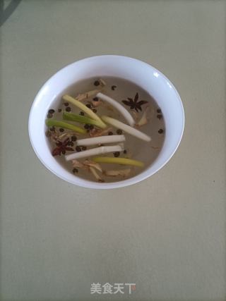 青笋猪肉馅水饺的做法步骤：4