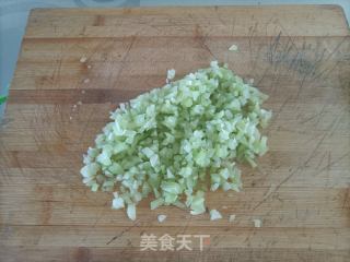 青笋猪肉馅水饺的做法步骤：3