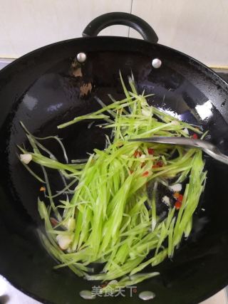 脆炒莴笋丝的做法步骤：5