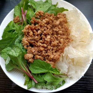 酱肉末拌萝卜苗银耳的做法步骤：10