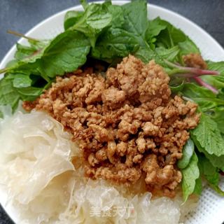 酱肉末拌萝卜苗银耳的做法步骤：9