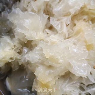 酱肉末拌萝卜苗银耳的做法步骤：1