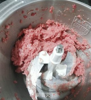 黑胡椒牛肉烤肠的做法步骤：1