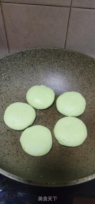 红豆沙艾草糯米饼的做法步骤：9