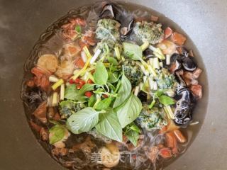 虾仁木耳荠菜丸子粉丝汤的做法步骤：14
