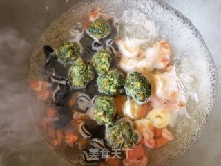 虾仁木耳荠菜丸子粉丝汤的做法步骤：12