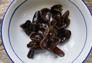 虾仁木耳荠菜丸子粉丝汤的做法步骤：7