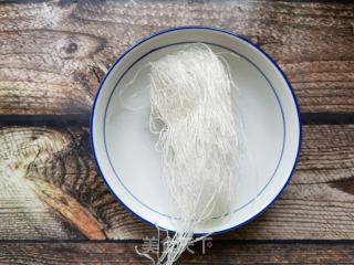 虾仁木耳荠菜丸子粉丝汤的做法步骤：4