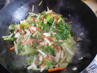 双笋肉丝炒年糕的做法步骤：9