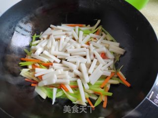 双笋肉丝炒年糕的做法步骤：8
