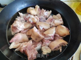 啤酒猪脚卤蛋的做法步骤：2