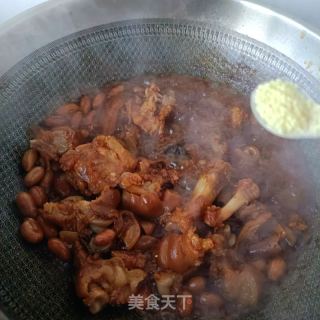 花生炖猪脚的做法步骤：12