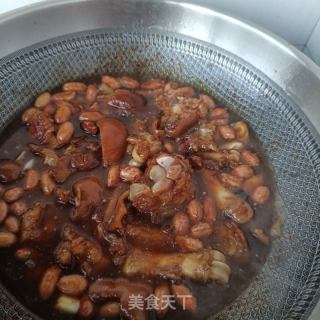 花生炖猪脚的做法步骤：11