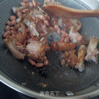 花生炖猪脚的做法步骤：7