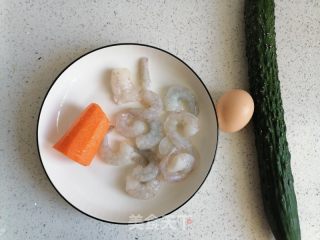 黄瓜虾仁时蔬的做法步骤：1