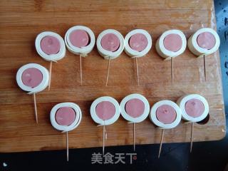 千张火腿肠卷的做法步骤：4