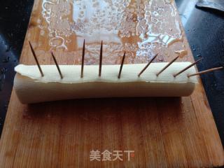千张火腿肠卷的做法步骤：3