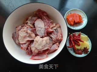 麻辣鸭的做法步骤：1