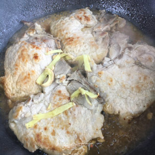 香菇烧大排的做法步骤：5