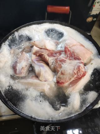 芥菜扣肉的做法步骤：1