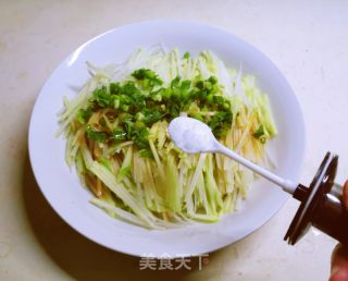 生拌椒油苤蓝的做法步骤：7