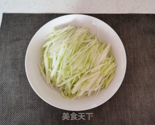 生拌椒油苤蓝的做法步骤：3