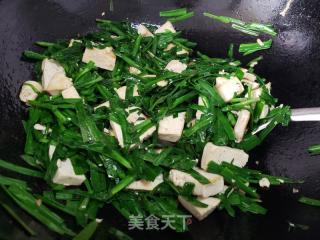 韭菜炒豆腐的做法步骤：4