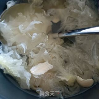 银耳百合甜梨羹的做法步骤：6