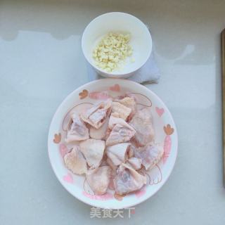 蒜香蒸鸡翅的做法步骤：1