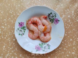 红虾煎蛋三明治的做法步骤：2