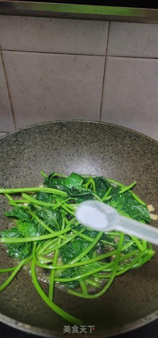 豆豉蒜末炒番薯叶的做法步骤：6
