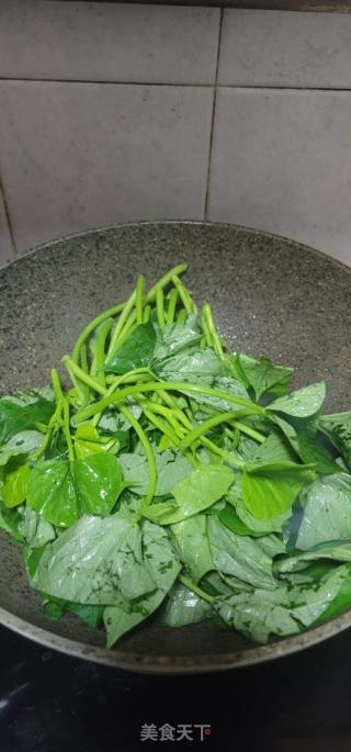 豆豉蒜末炒番薯叶的做法步骤：5