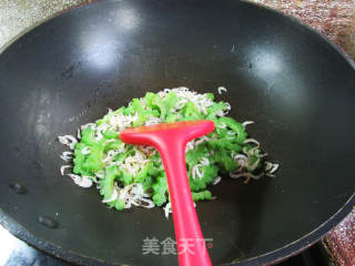 虾皮炒苦瓜的做法步骤：7