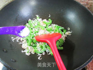 虾皮炒苦瓜的做法步骤：6