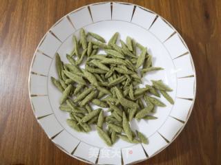 艾蒿荞麦剪刀面的做法步骤：5