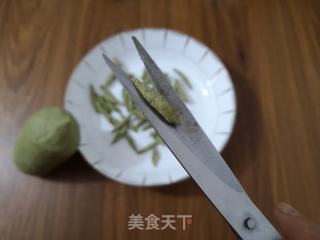 艾蒿荞麦剪刀面的做法步骤：4