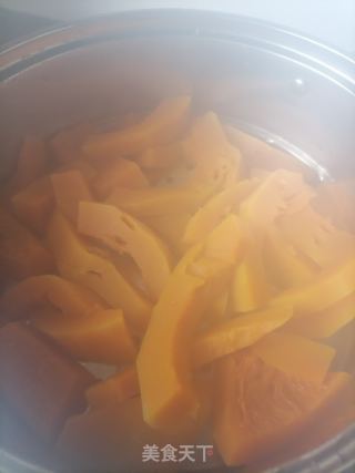 煎南瓜饼的做法步骤：1
