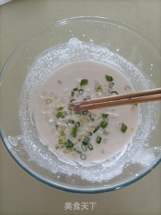 不用揉面的鸡蛋葱花饼的做法步骤：4