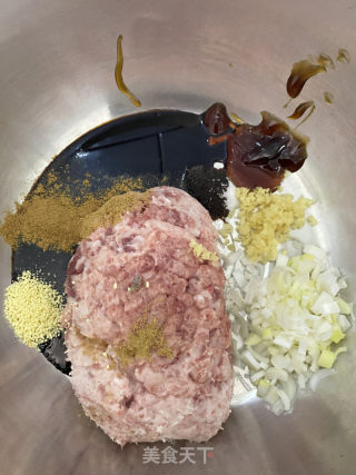 猪肉韭菜馅饼的做法步骤：2