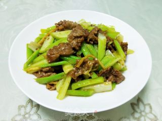 西芹炒牛肉的做法步骤：12