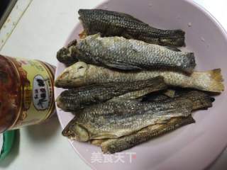 焖干鱼的做法步骤：1