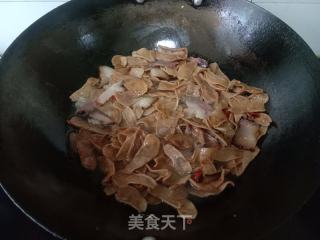 腊肉炒眉豆干的做法步骤：6