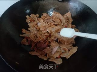 腊肉炒眉豆干的做法步骤：5