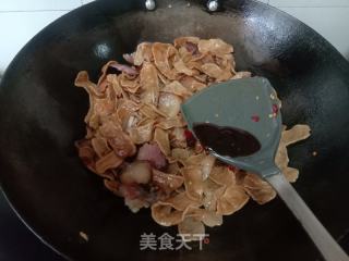 腊肉炒眉豆干的做法步骤：4