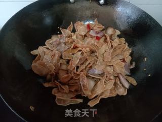 腊肉炒眉豆干的做法步骤：3