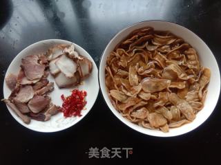 腊肉炒眉豆干的做法步骤：1